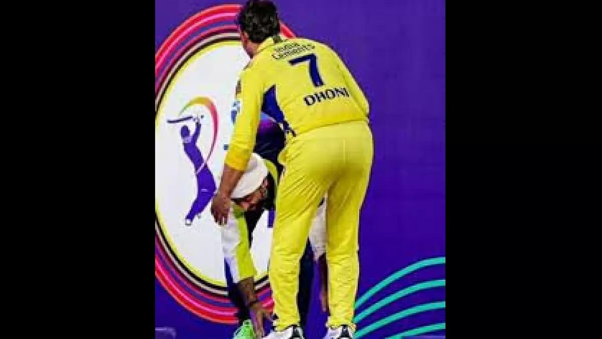 Arijit Singh, MS Dhoni