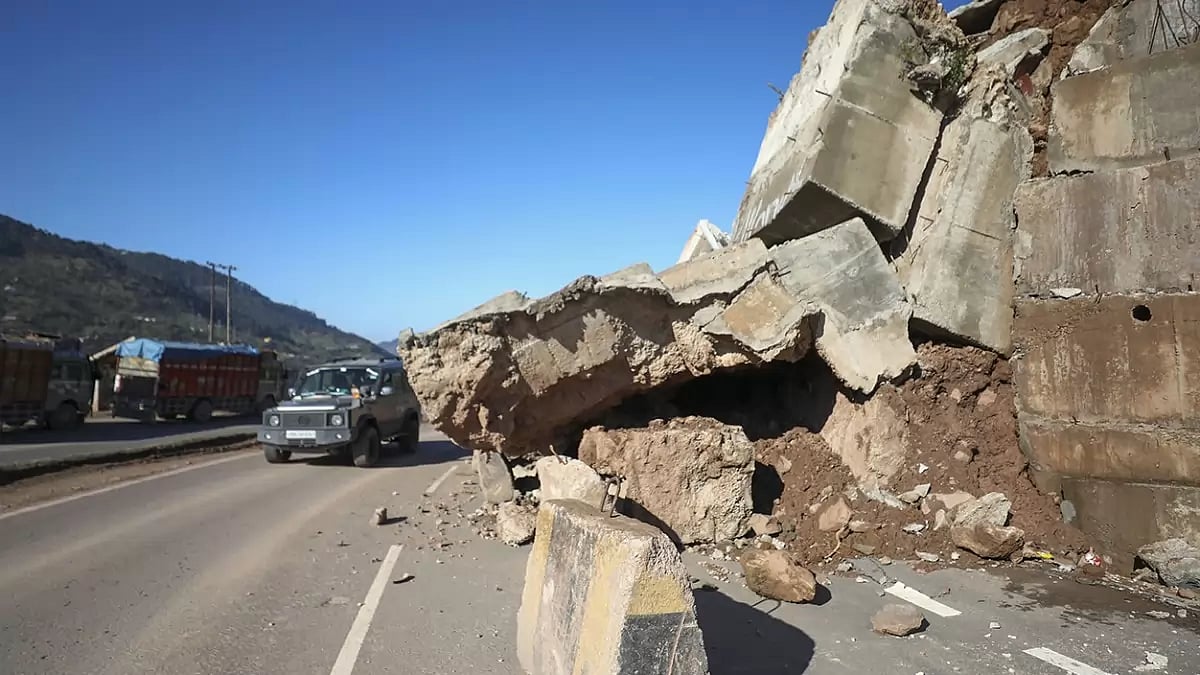 Landslide in Samroli J&K