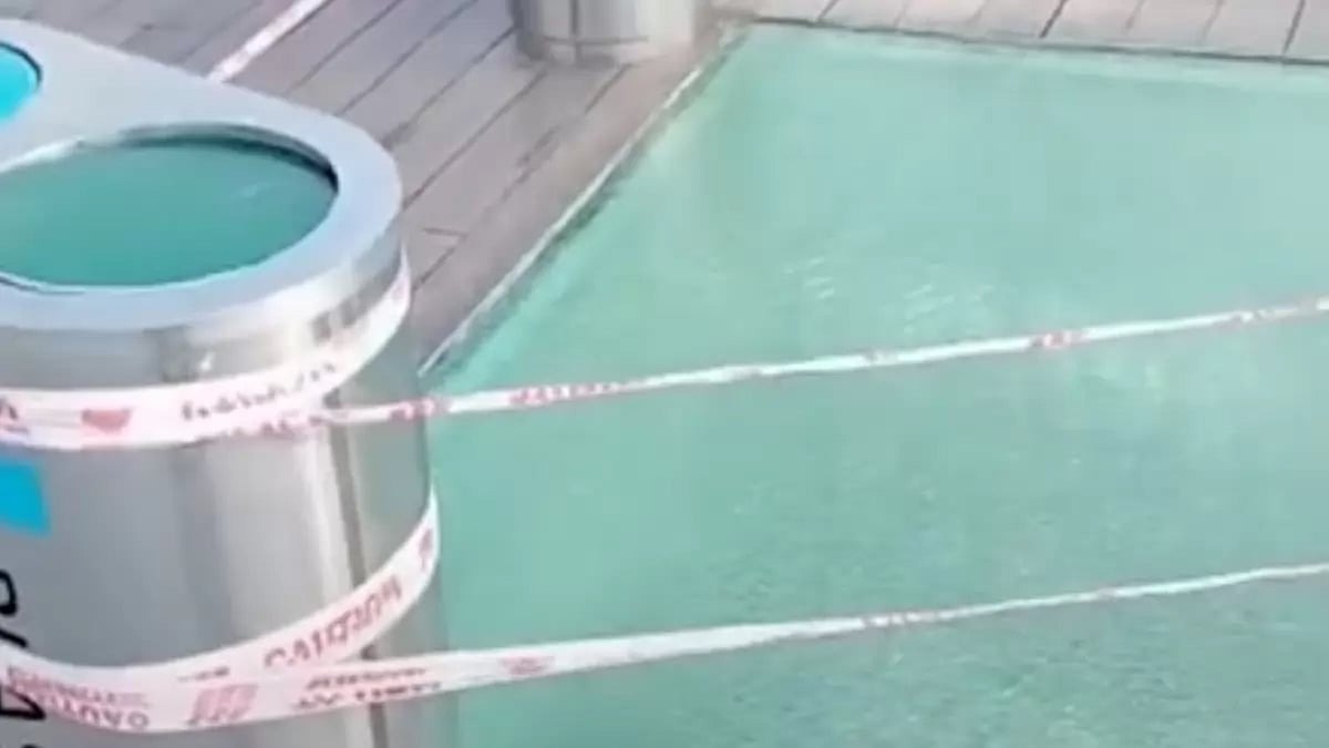 Cracks develop in glass slab on Atal Bridge