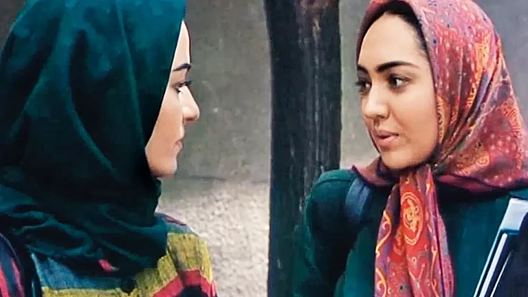 When Women Take Up Space: Screen grabs from Two Women - null