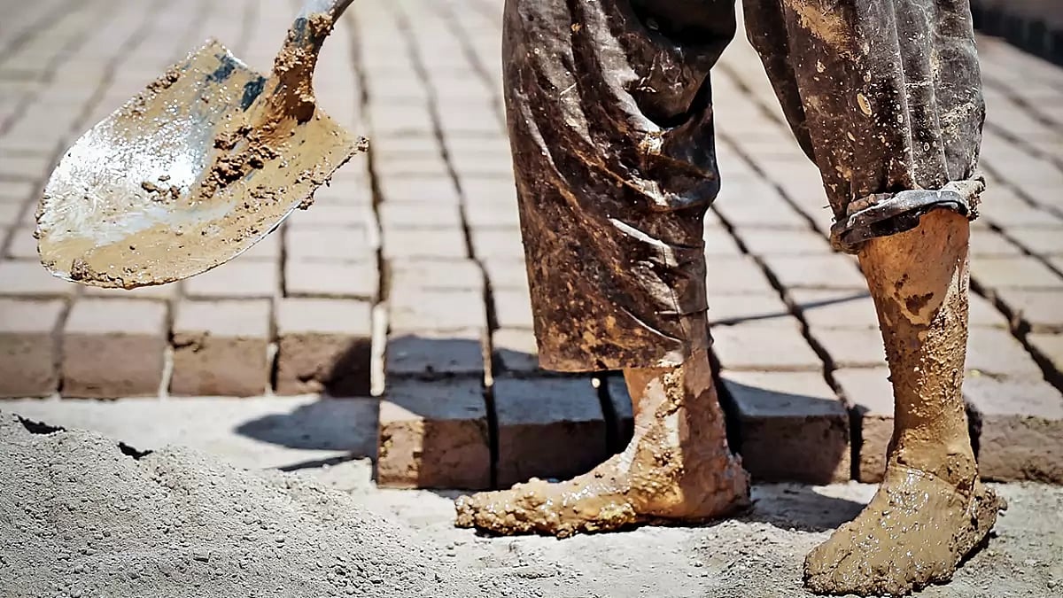 A labourer at work in Iran 
