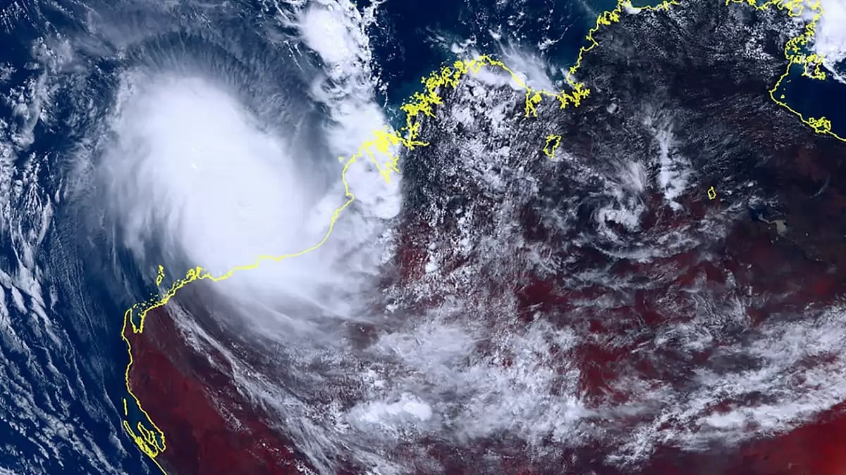 Cyclone Ilsa approaching Australias west coast
