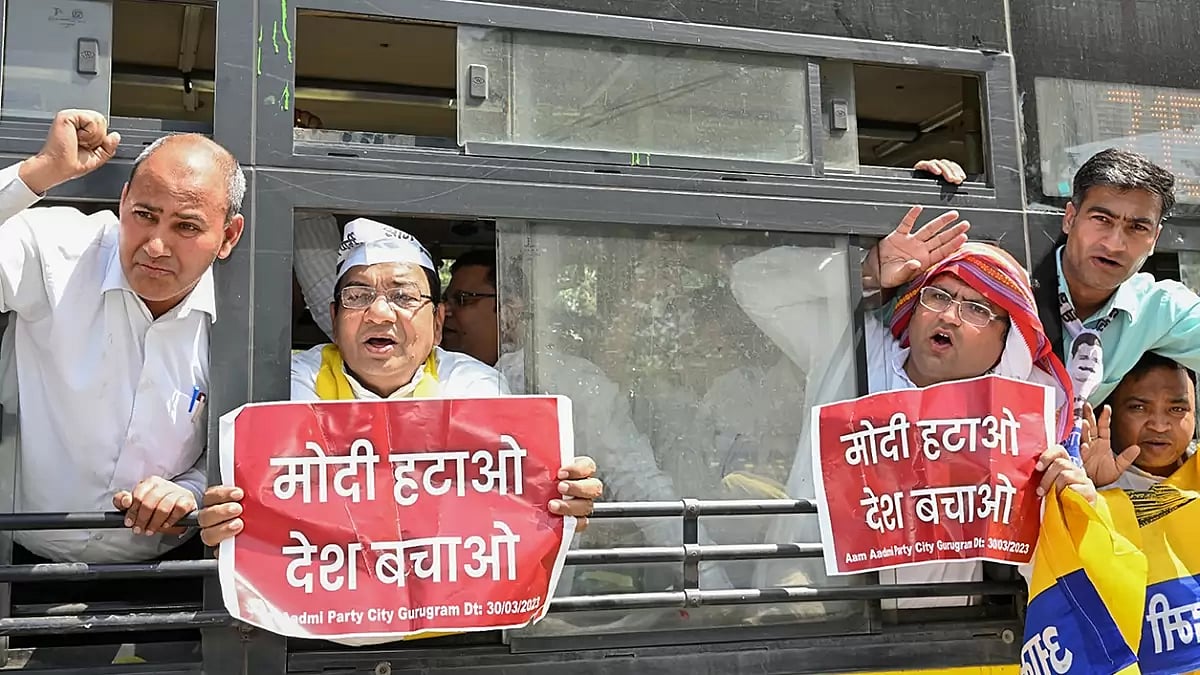 Police detain Kejriwal supporters