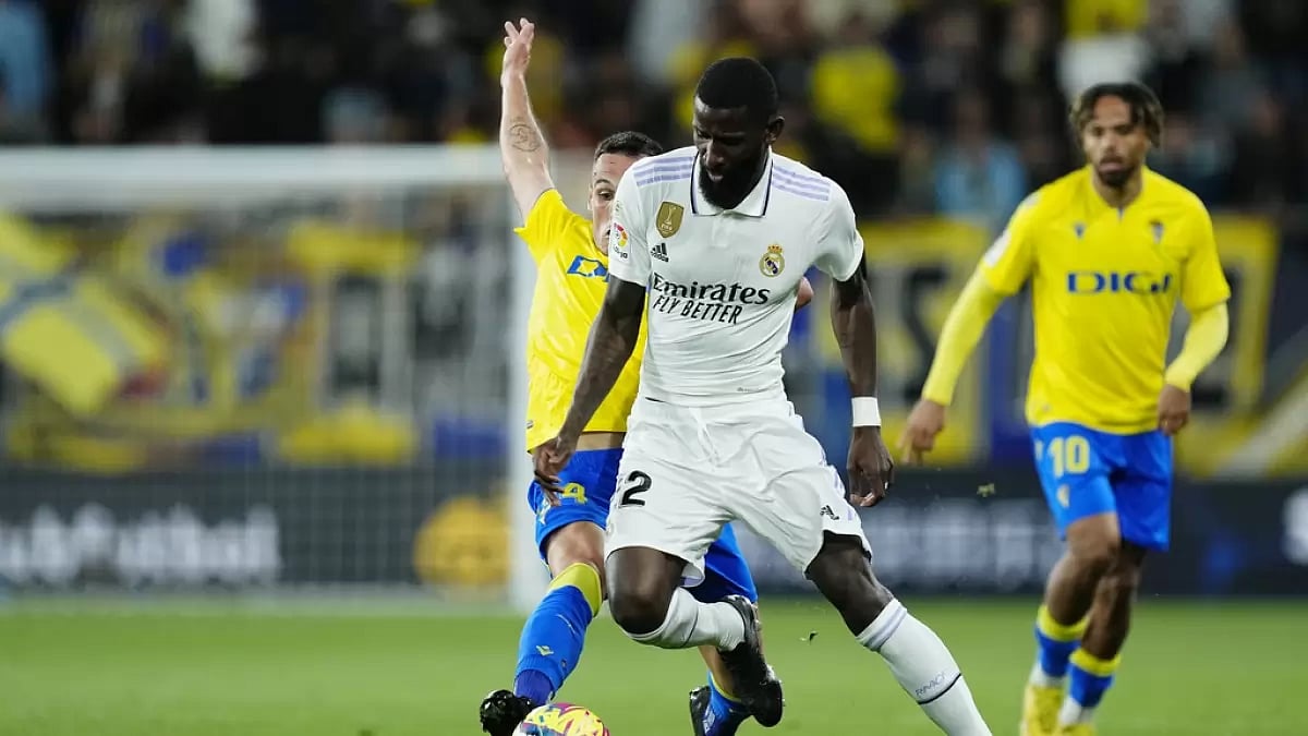 Rudiger, centre, and Cadiz's Fede San Emeterio challenge for the ball on Saturday.