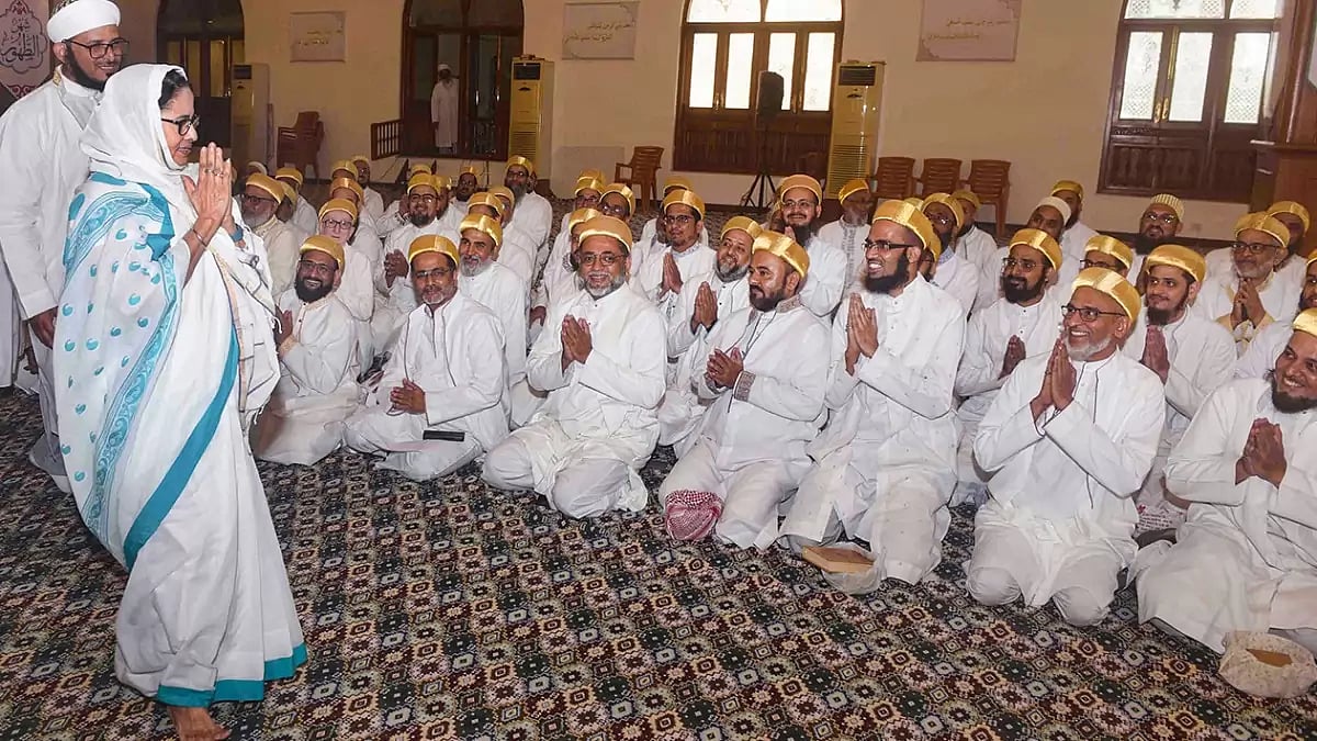 Mamata Banerjee visits Burhani Masjid