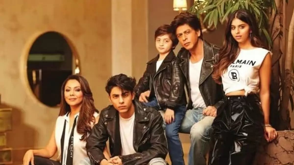 Shah Rukh Khan with his family at Mannat