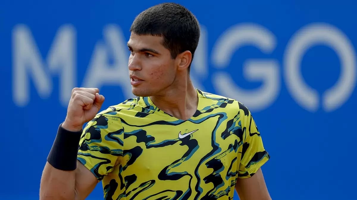 Alcaraz celebrates after winning a point against Evans in the semi-finals in Barcelona on Saturday.