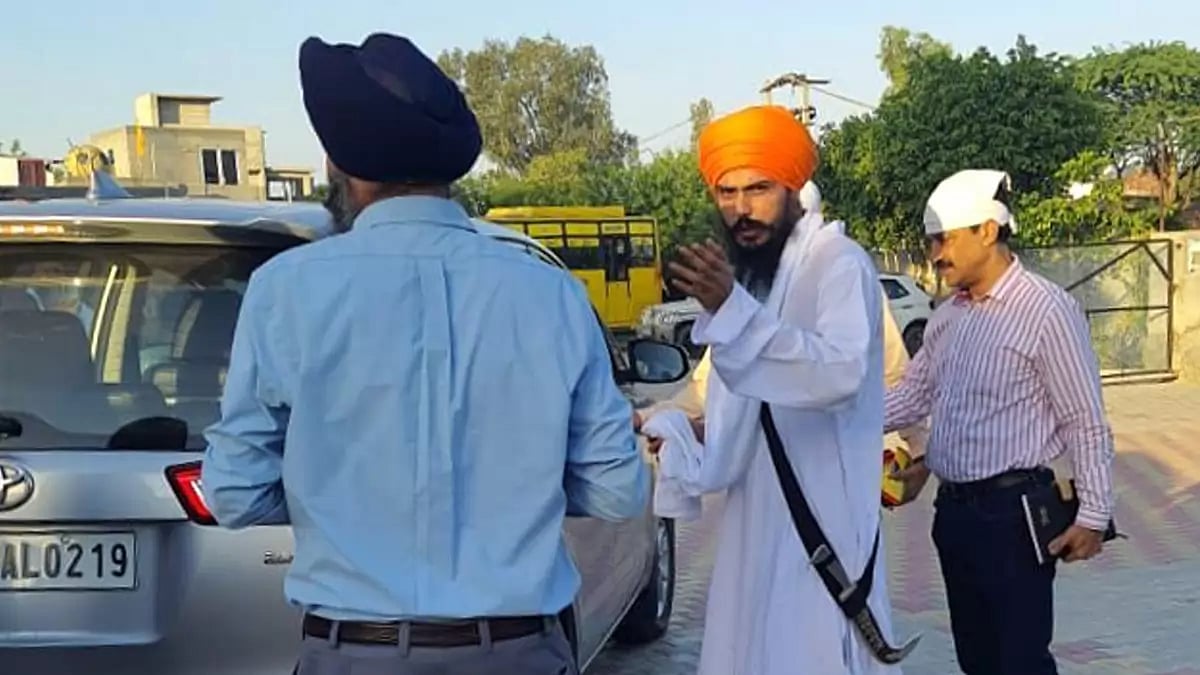 Photograph of Khalistan supporter Amritpal Singh upon his arrest in Punjabs Moga.