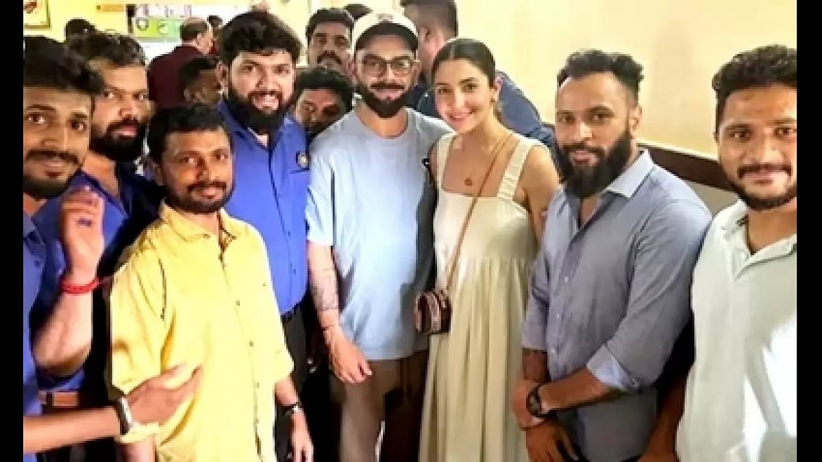 Anushka Sharma, Virat Kohli Pose For A Picture With Bengaluru Restaurant Staff