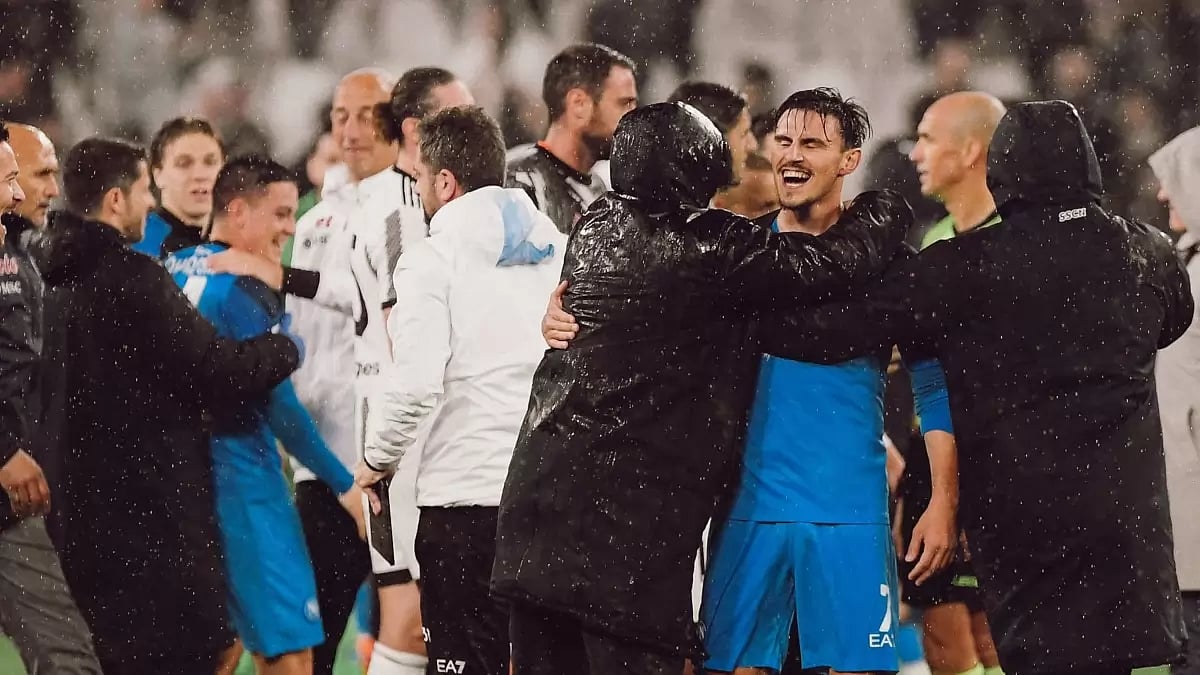 Napoli players and staff celebrate their win over Juventus at full-time.