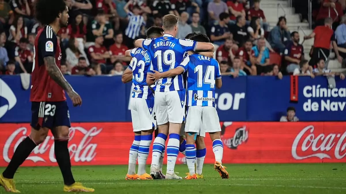 Sociedad players celebrate their winning goal against Osasuna on Friday.