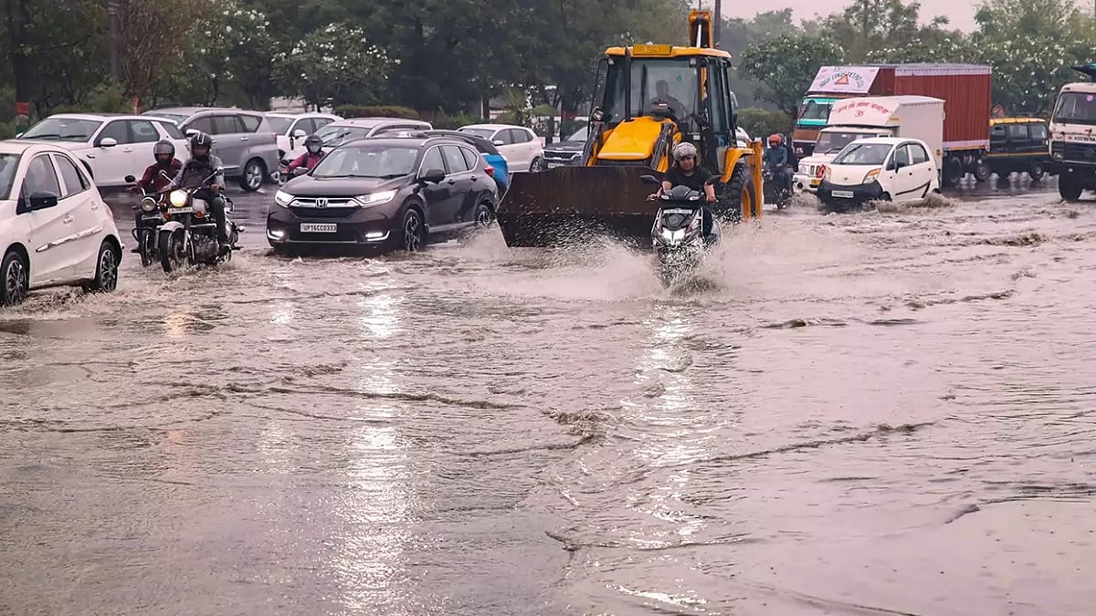 Weather: Waterlogging after rain in Noida