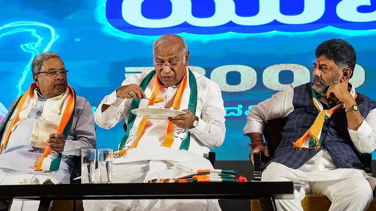 All Cong Candidates In Karnataka Sign 'Pledge' To Deliver On Party's '5 Guarantees'