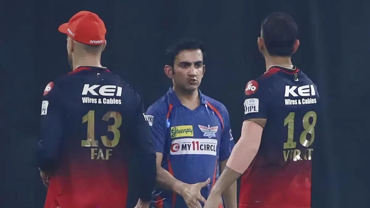 Gautam Gambhir, center, shakes hands with Virat Kohli post-match.