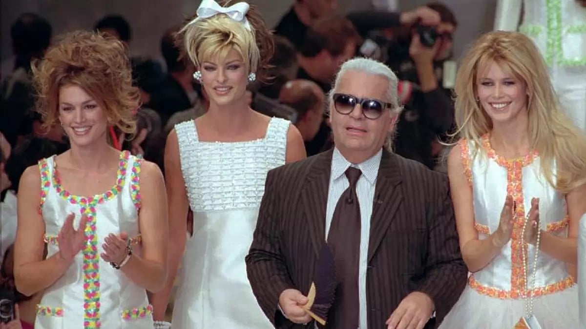 Karl Lagerfeld with Cindy Crawford (L), Linda Evangelista and Claudia Schiffer in 1995, Paris.