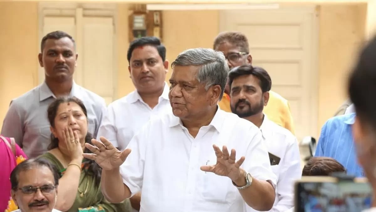 BJP turncoat Jagadish Shettar joins Congress