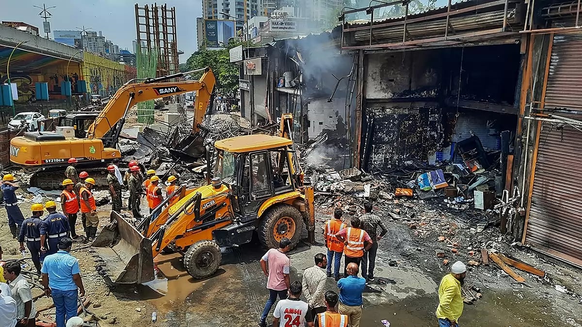 Fire in Thane shops