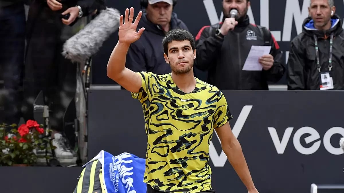 Alcaraz celebrates his win over Ramos-Vinolas in Rome on Saturday.