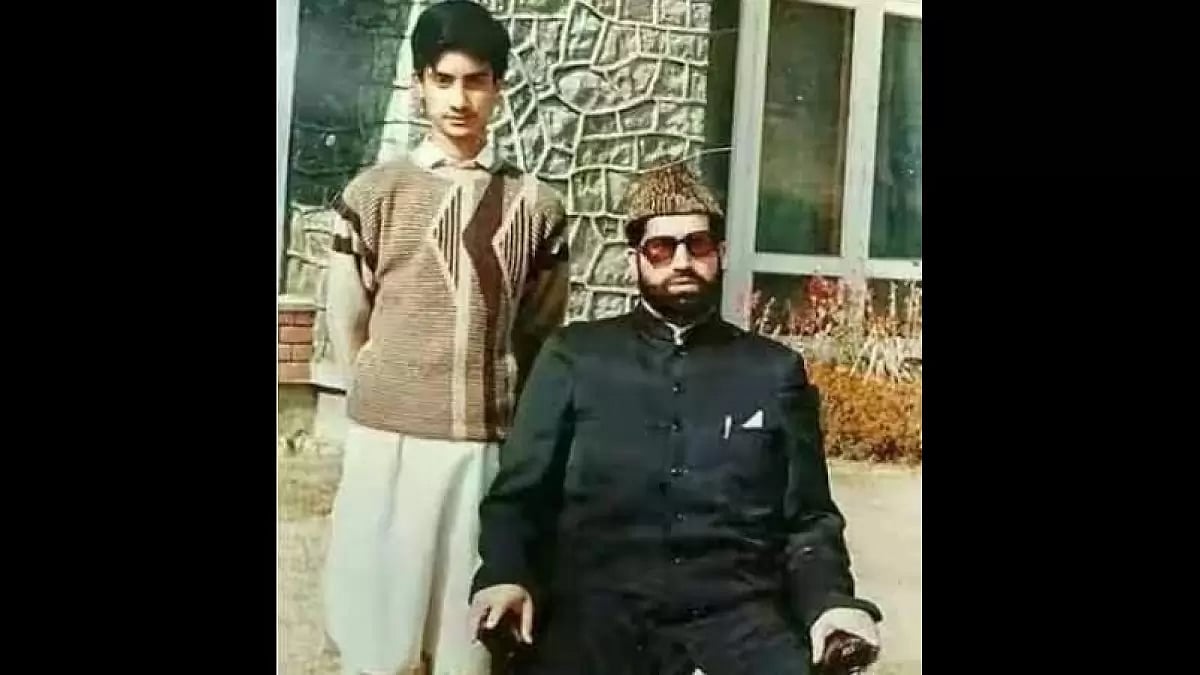 Late Mirwaiz Farooq with his son Mirwaiz Umar Farooq