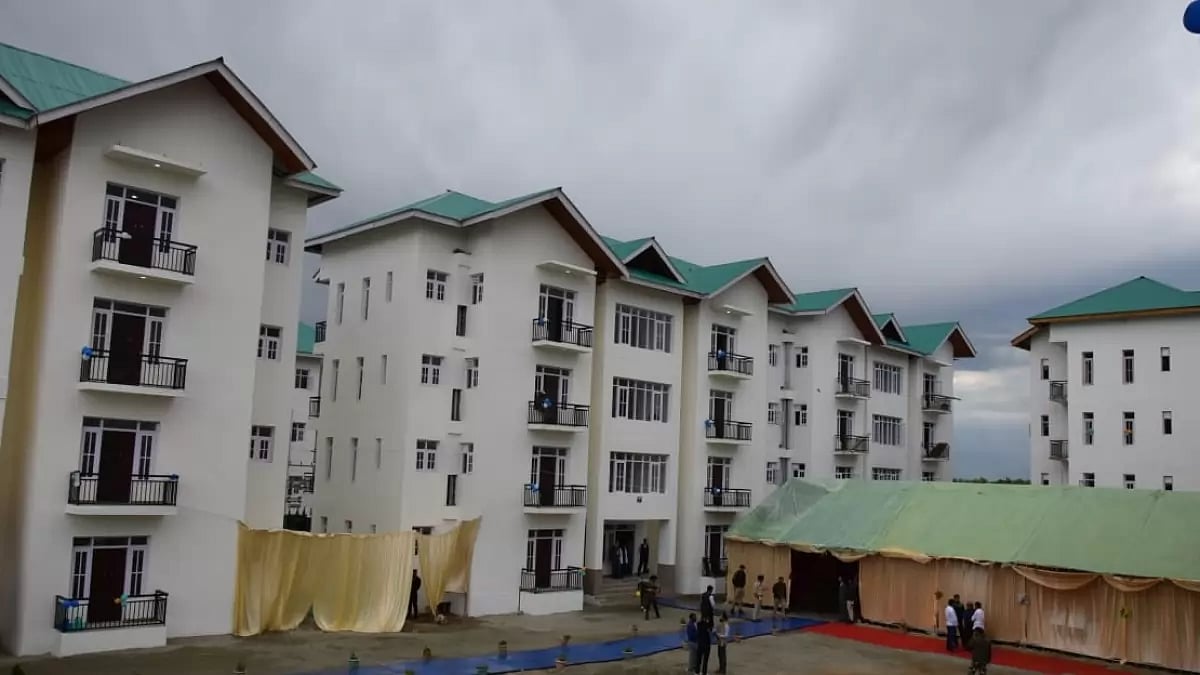 J&K Lt Governor Manoj Sinha inaugurated newly constructed 576 residential accommodations in Baramulla, Bandipora, Ganderbal and Shopian districts.