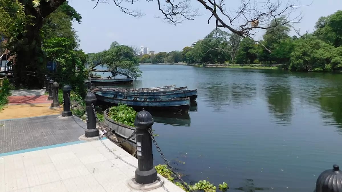 The water level of Rabindra Sarobar in Dhakuria has gone down
