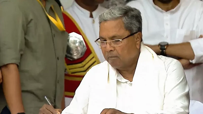 Mega Preamble Reading Event Draws Millions in Karnatakas Democracy Celebration