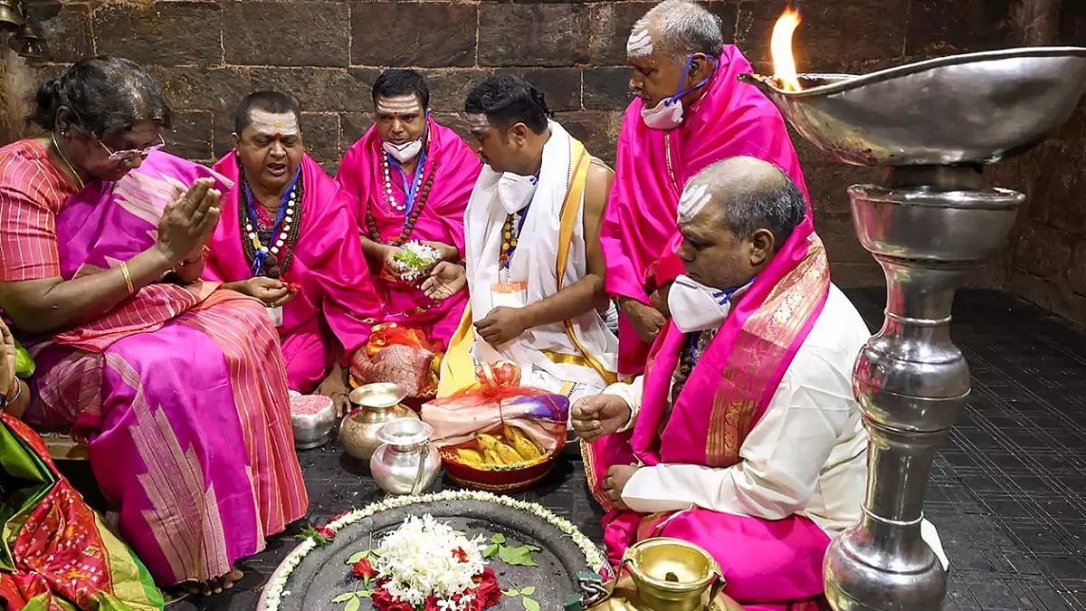 President Droupadi Murmu visits Deoghar