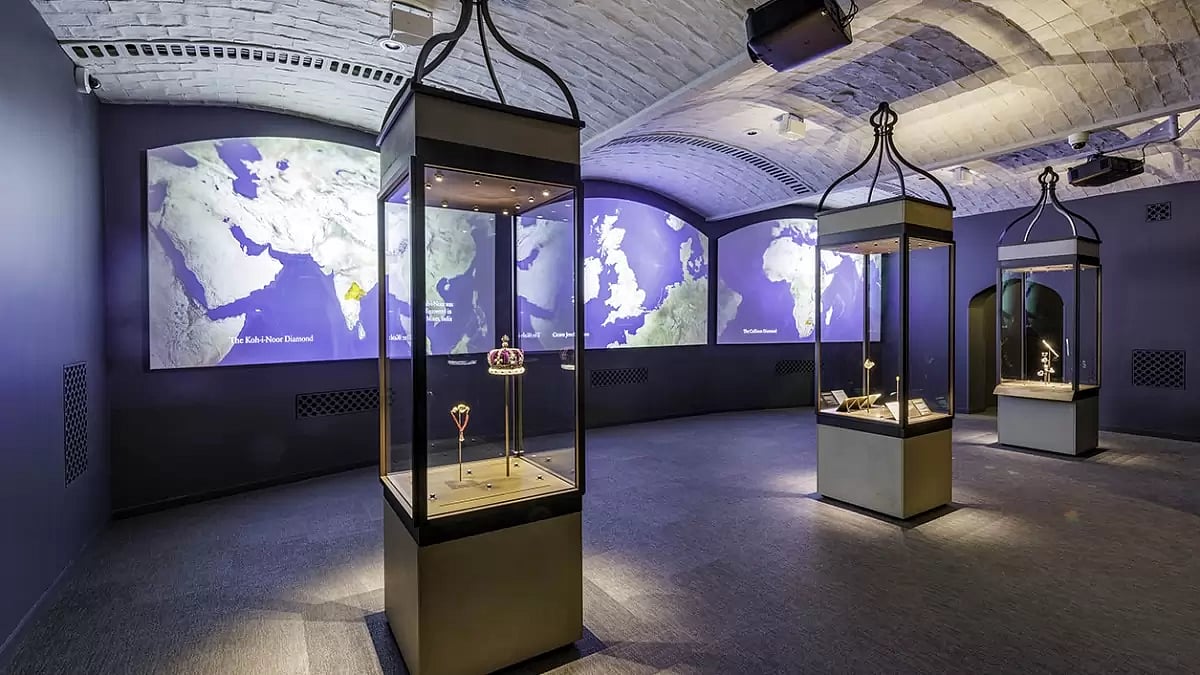 Kohinoor displayed at Tower of London