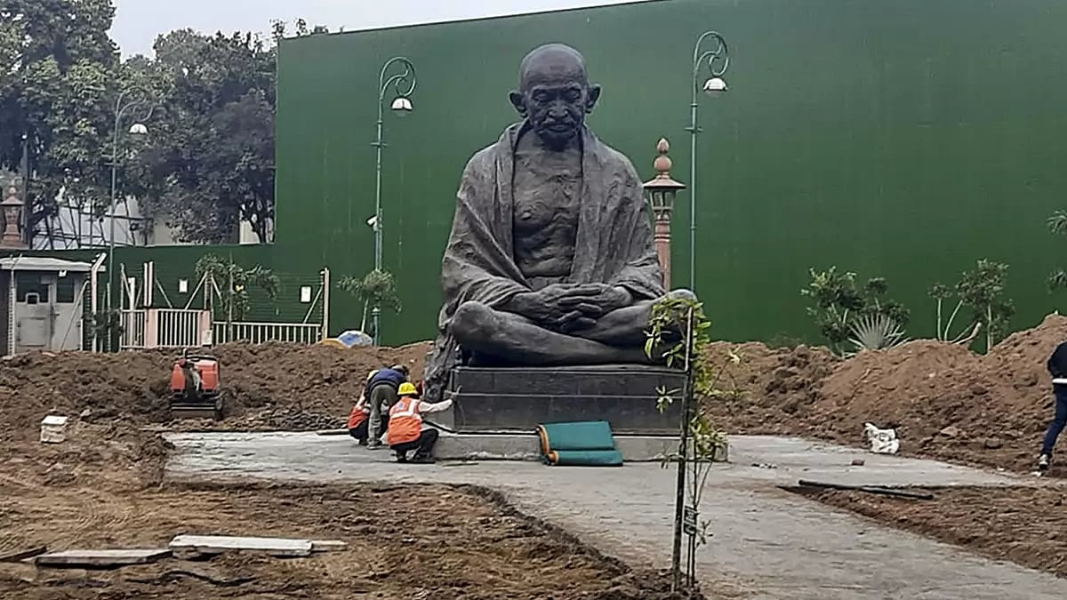 File Photo : Mahatma Gandhi Statue |