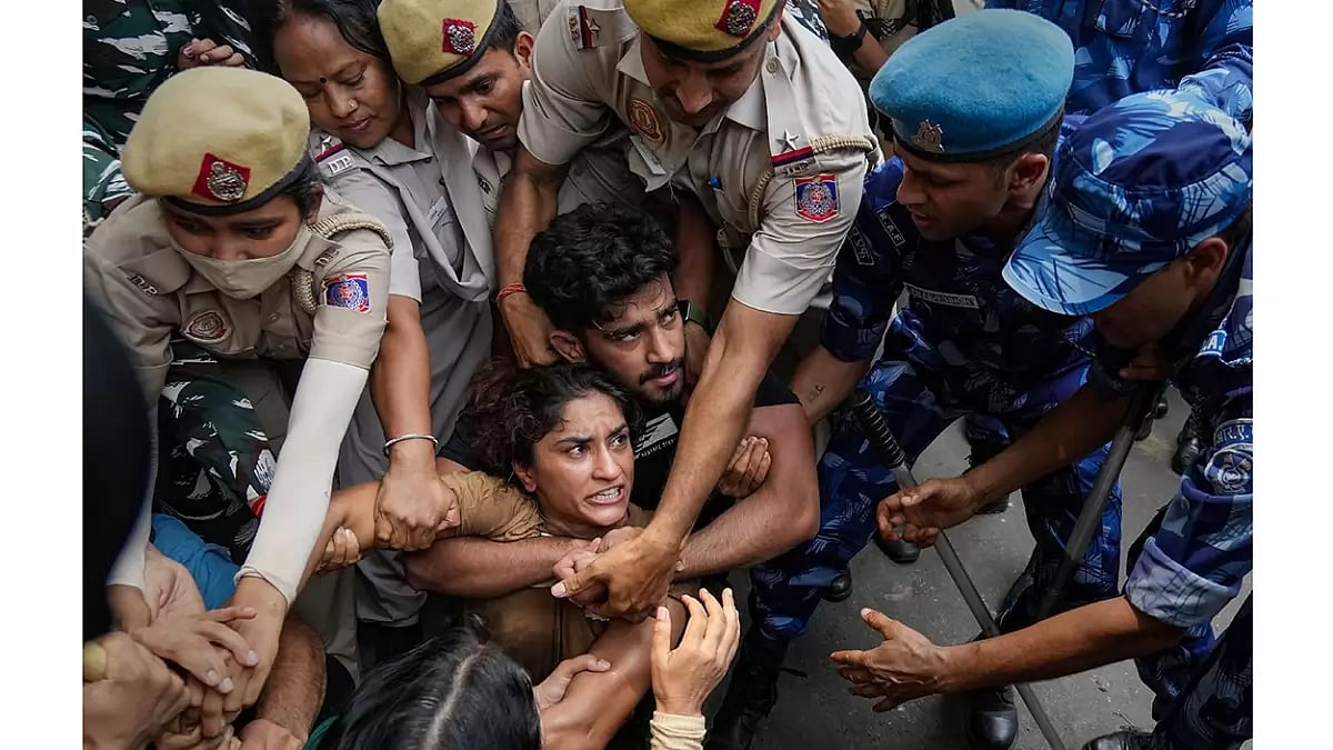 Chaotic scenes were witnessed at Jantar Mantar as wrestlers and police officers shoved and pushed each other.