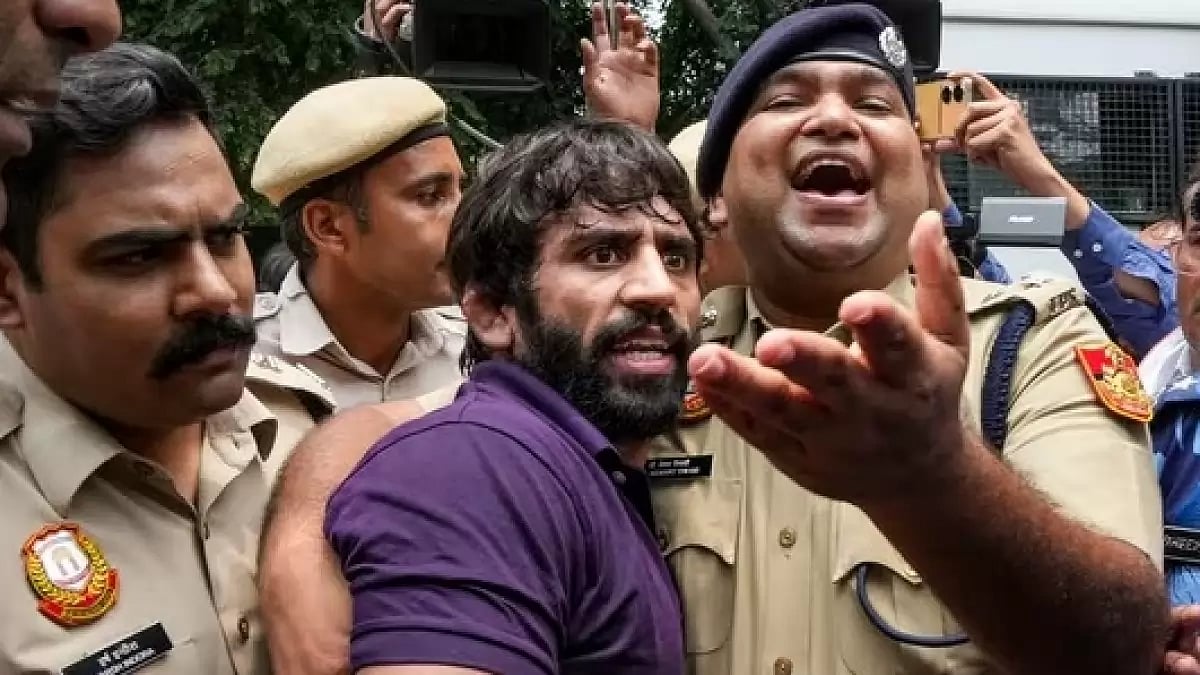 Wrestler Bajrang Punia being detained by police on May 28