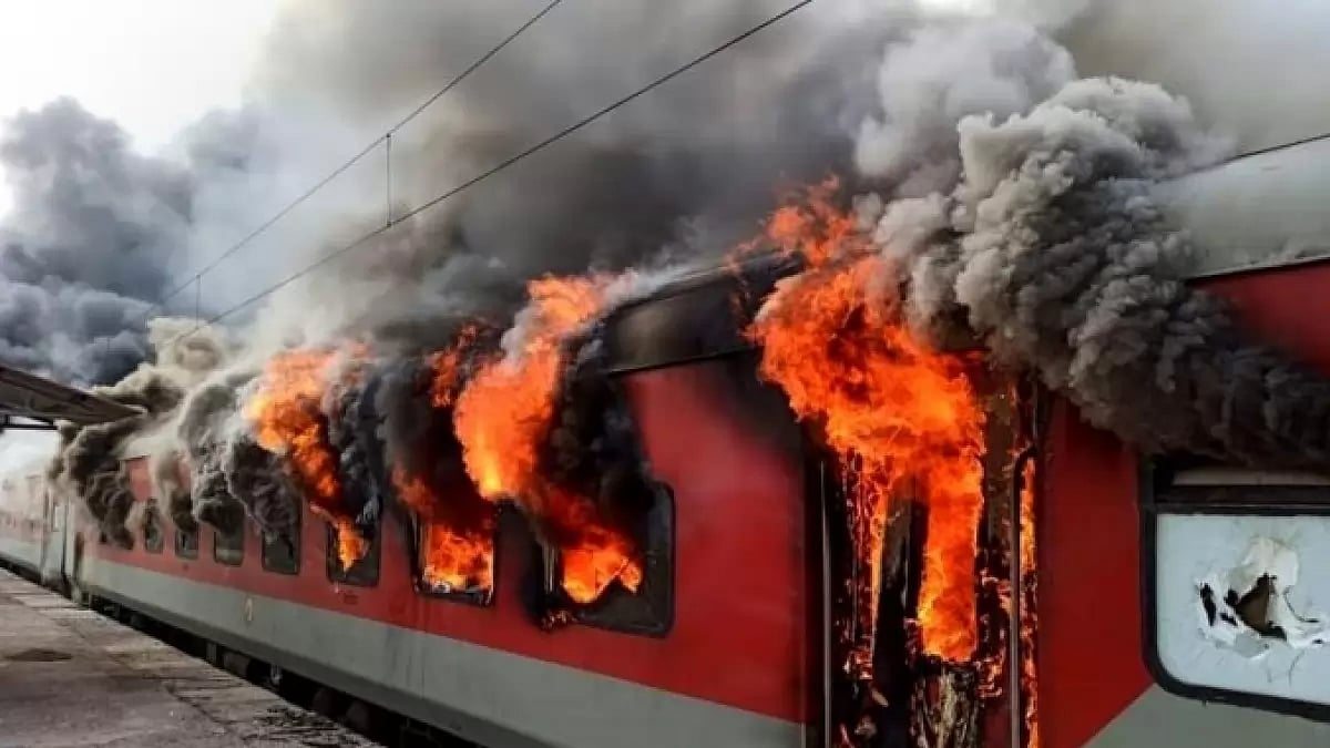 'Got clues on train fire accused,' says Kerala Police chief; flaws in rail safety exposed  