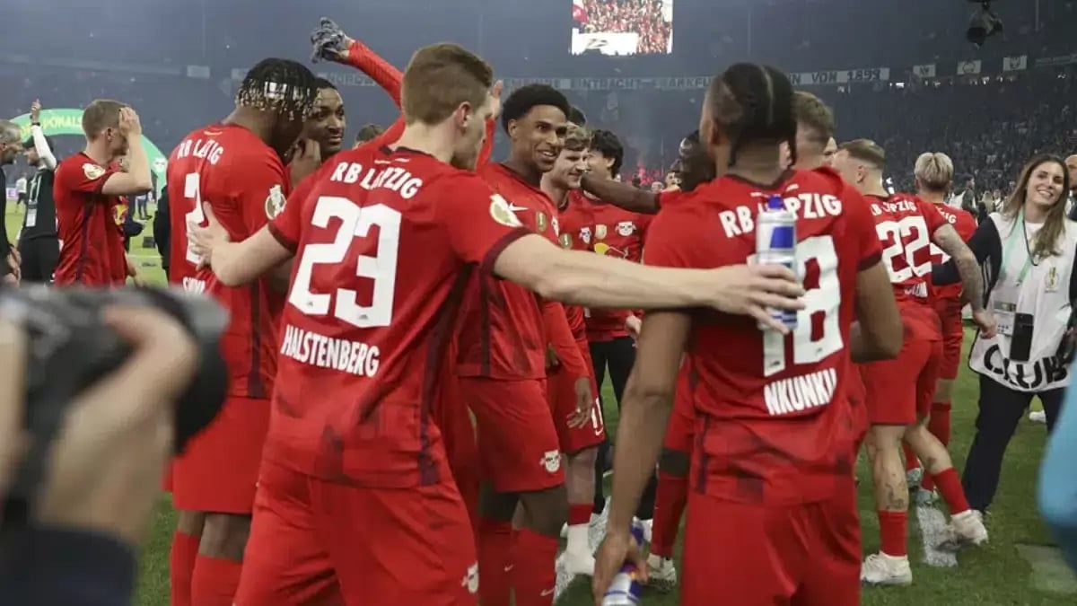 RB Leipzig players celebrate their victory in the DFB Pokal final over Frankfurt.