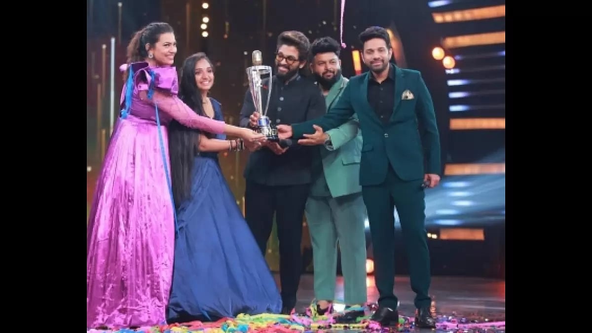 Pushpa Star Allu Arjun Crowns Telugu Indian Idol 2 Winner