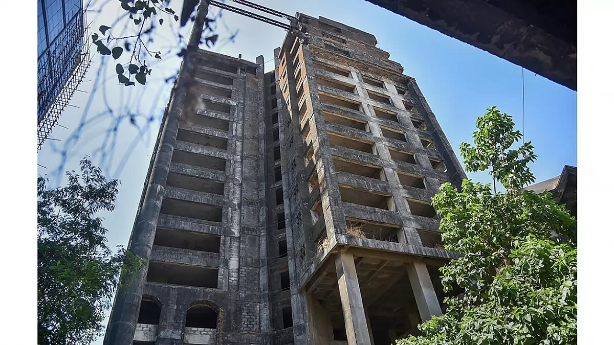 Maha woman falls to death from abandoned building