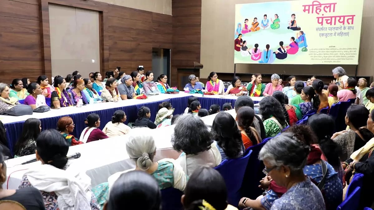Mahila Panchayat in support of wrestlers