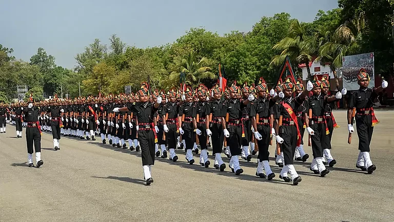 Centre Announces 10% Quota For Ex-Agniveers In CISF, BSF and RPF | Details - null