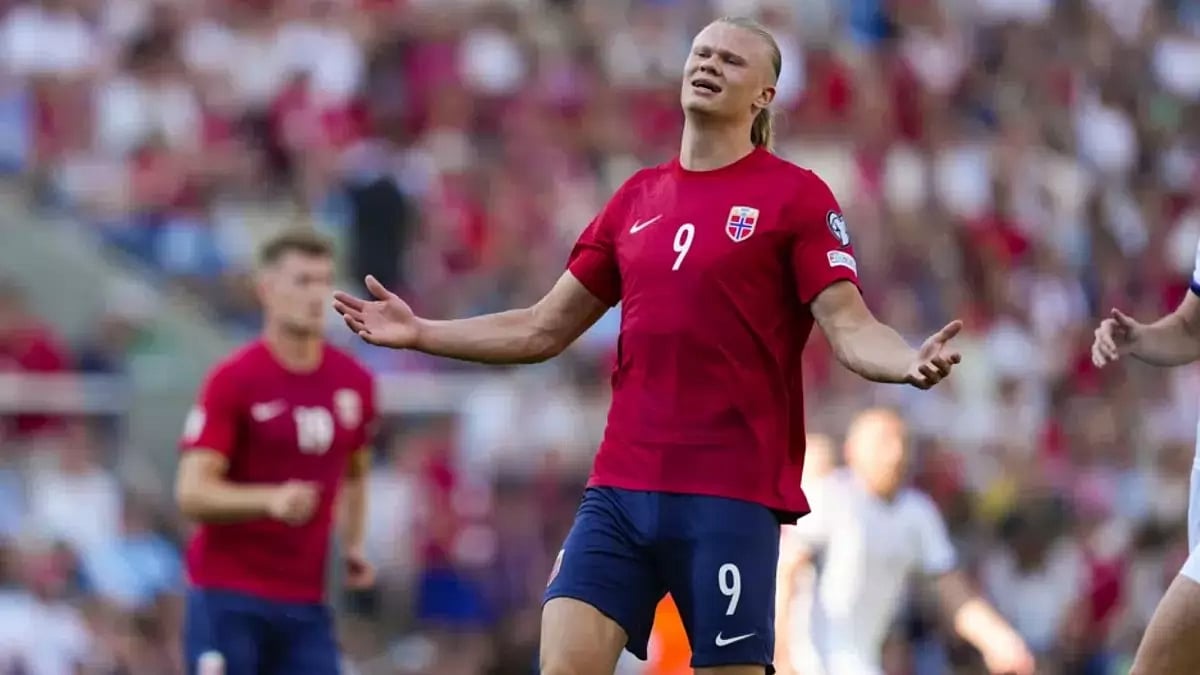 Two late goals from Scotland were enough to dent Norway's EURO hopes.