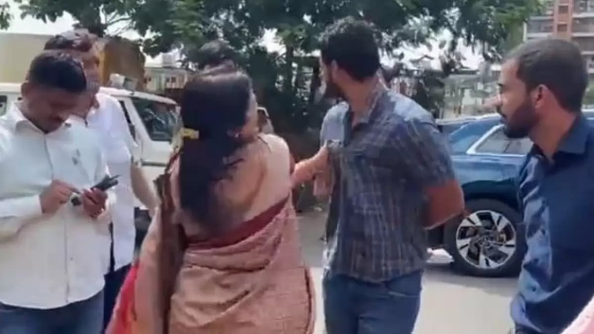 MLA Geeta Jain was seen slapping an engineer