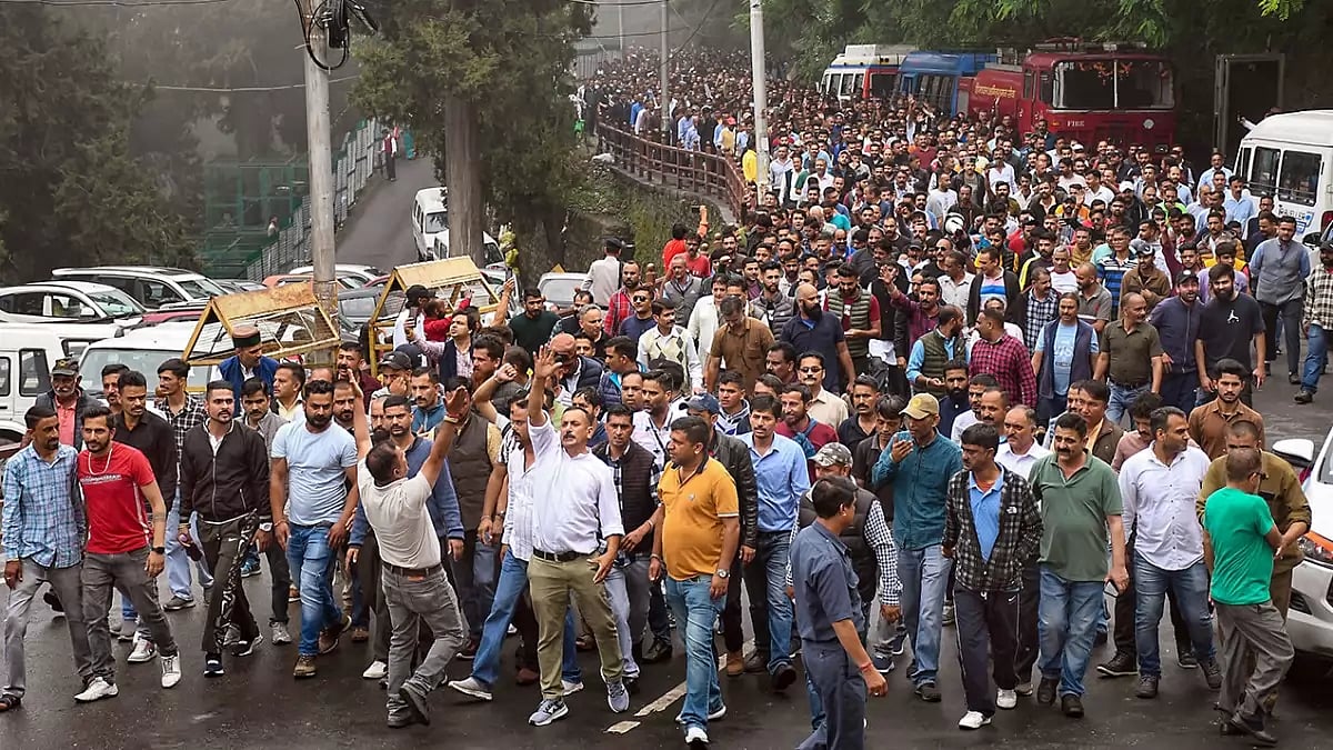 Taxi union protest in Shimla