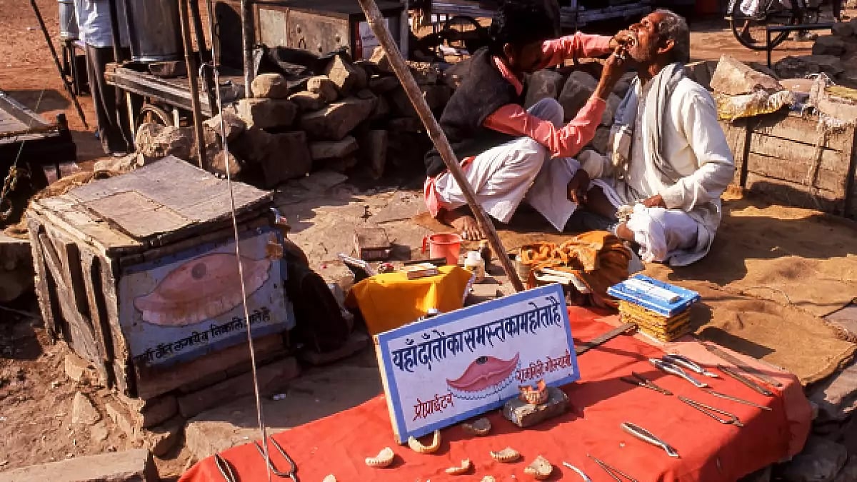 Street Dentist, Bundi, Rajasthan 