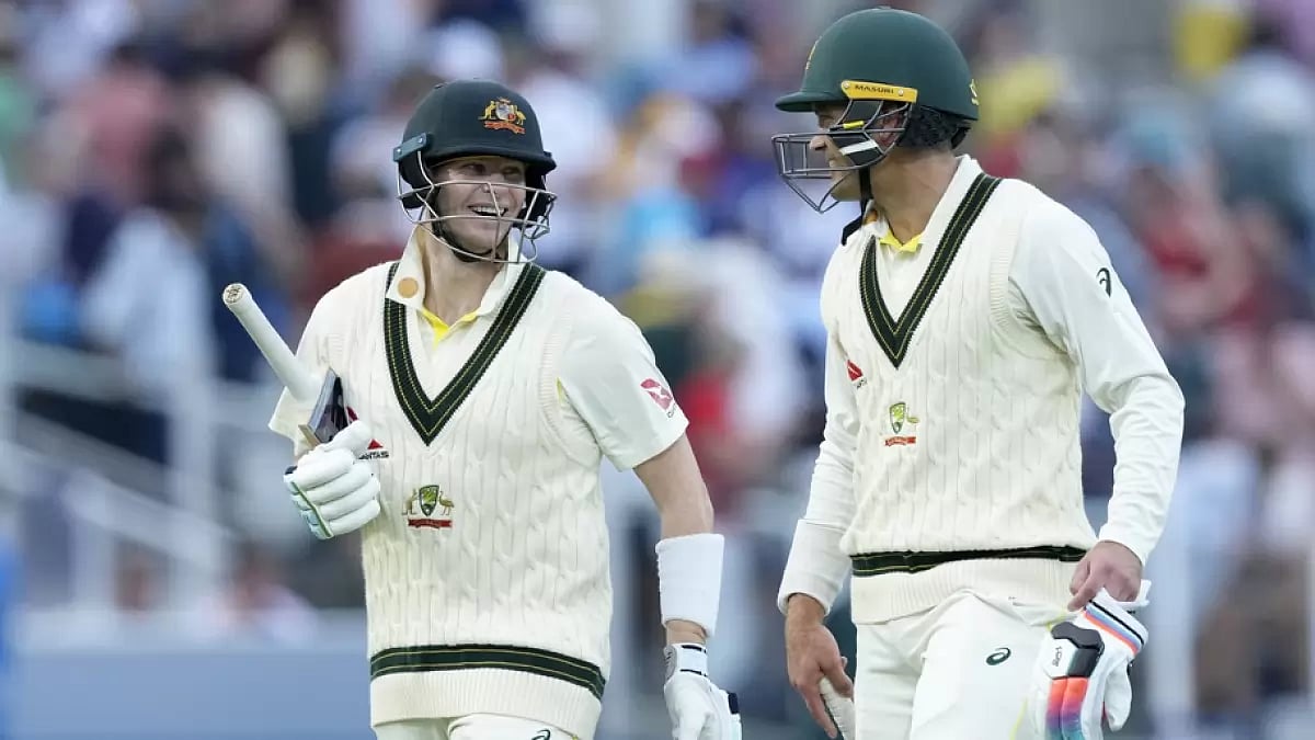 Smith, left, and Alex Carey leave the field at the end of Day 1 in London on Wednesday.