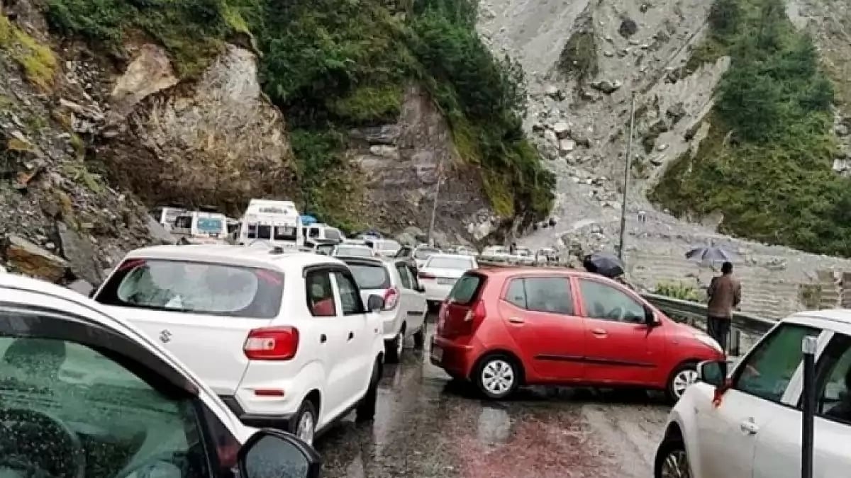 Tourists stranded due to landslide in Uttarakhand