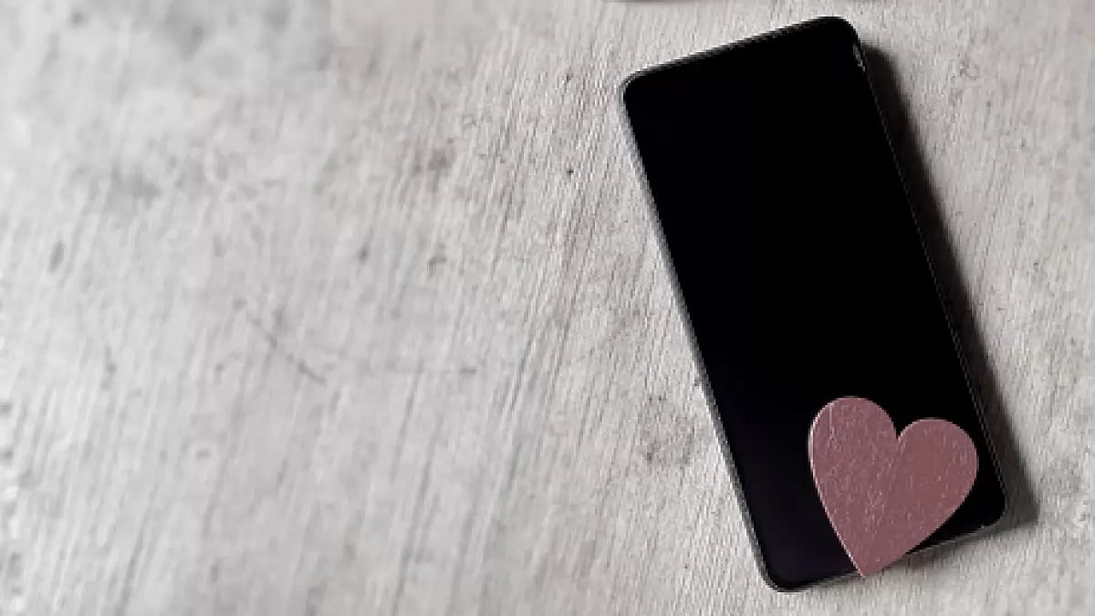 Representative Image : The civil aspirant's right-swipe on Tinder for a date, went wrong for him. 
