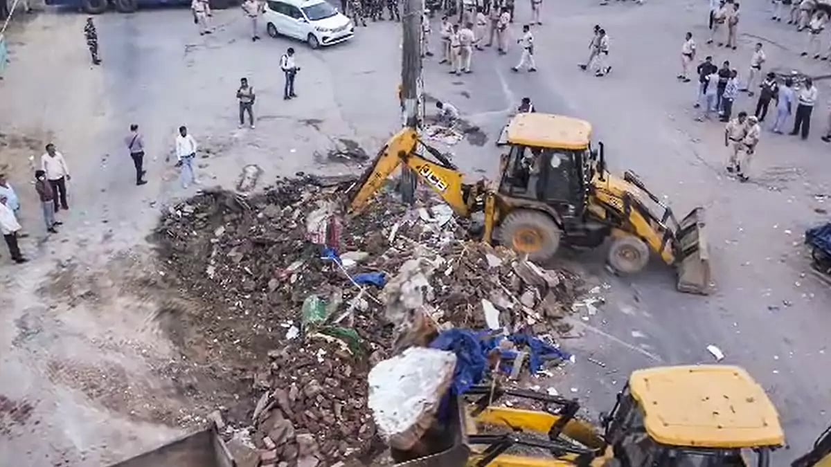 Temple and mazaar removed in Bhajanpura