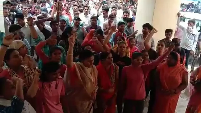 'Love Jihad' protests in Bikaner against teacher who ran away with her student in Rajasthan. - null