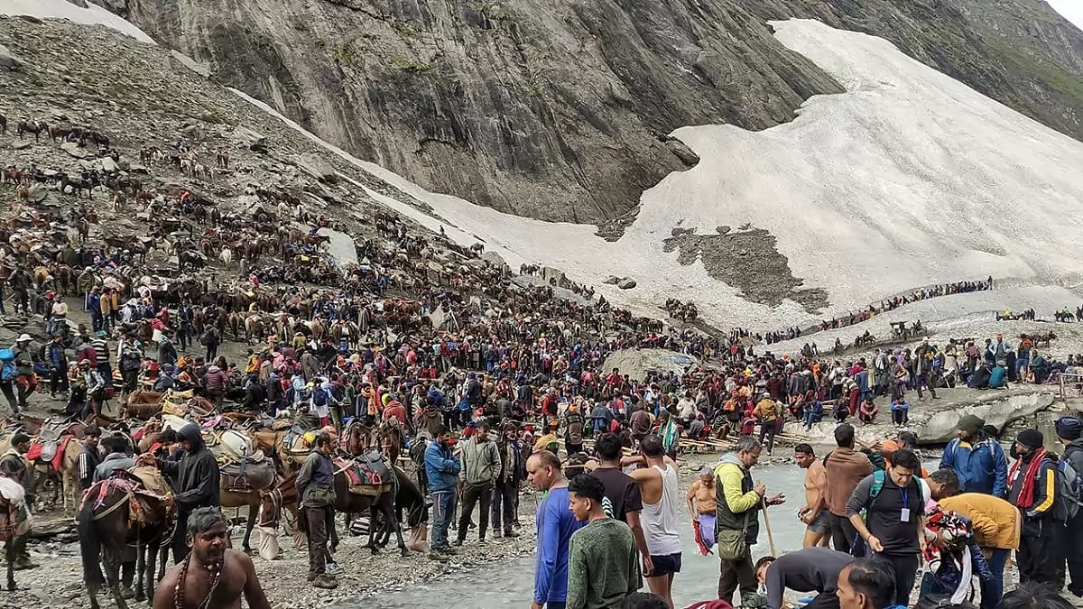File Photo  : Tourists Arriving At Pahalgam for Amarnath Yatra 
