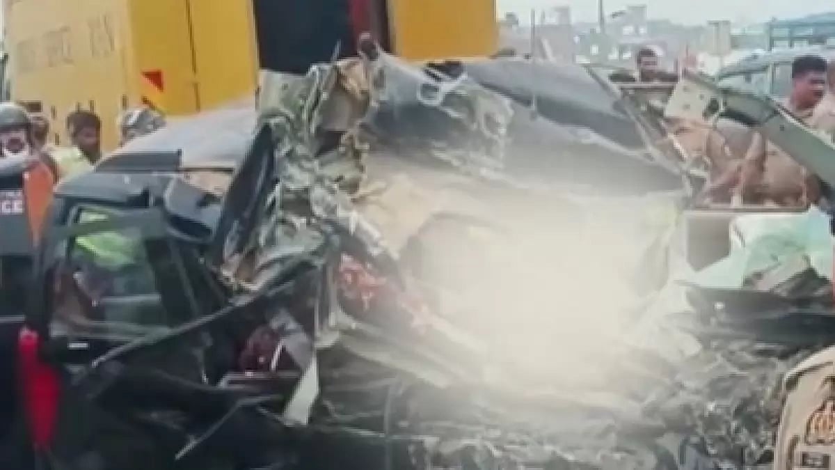 Visual from Delhi-Meerut Expressway accident on Tuesday