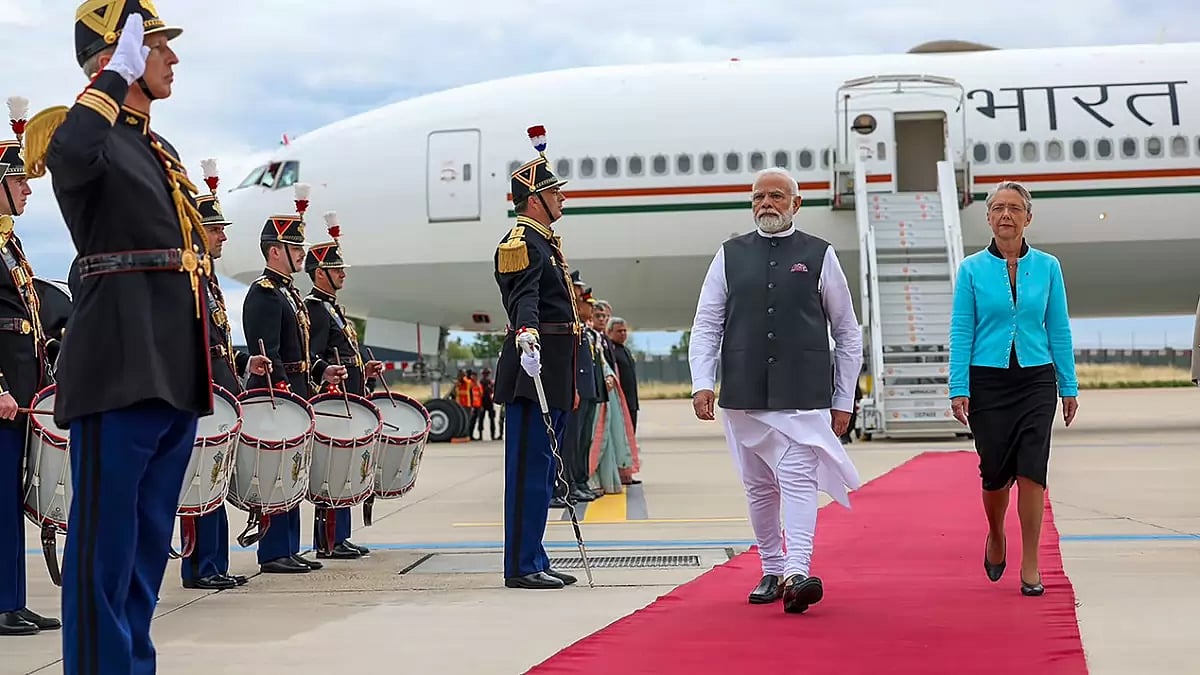 PM Modi arrives in Paris