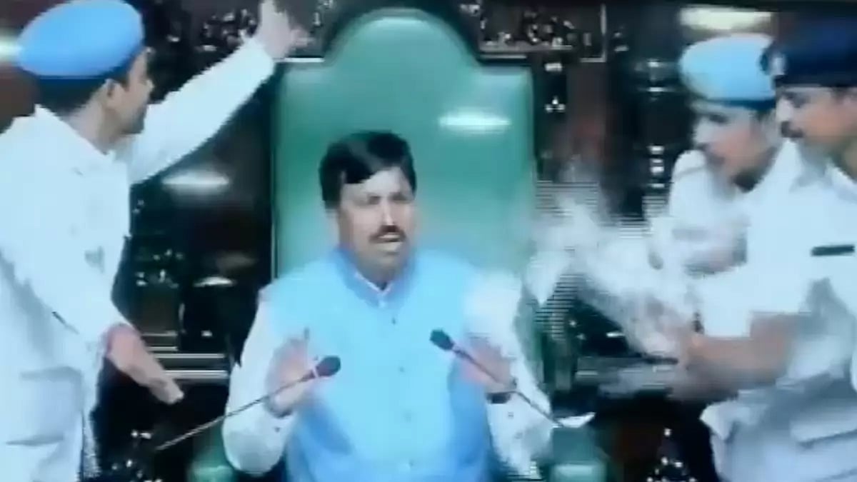 BJP MLAs tear up bill copies, hurl them at Dy Speaker in Karnataka Assembly